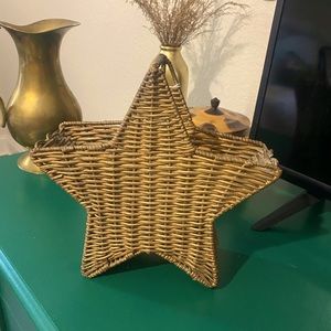 Wicker star basket holder